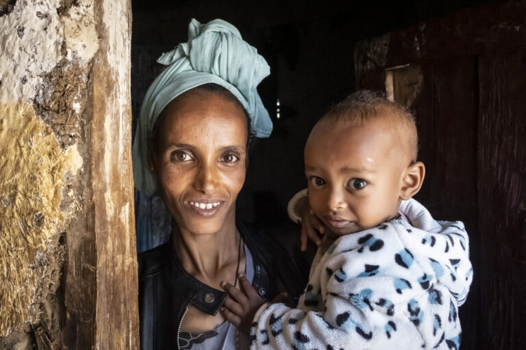 Almaz Getachew mit ihrem jüngsten Sohn.