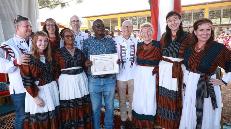 Feierliche Einweihung der Gora Higher Primary School in Ijaji
