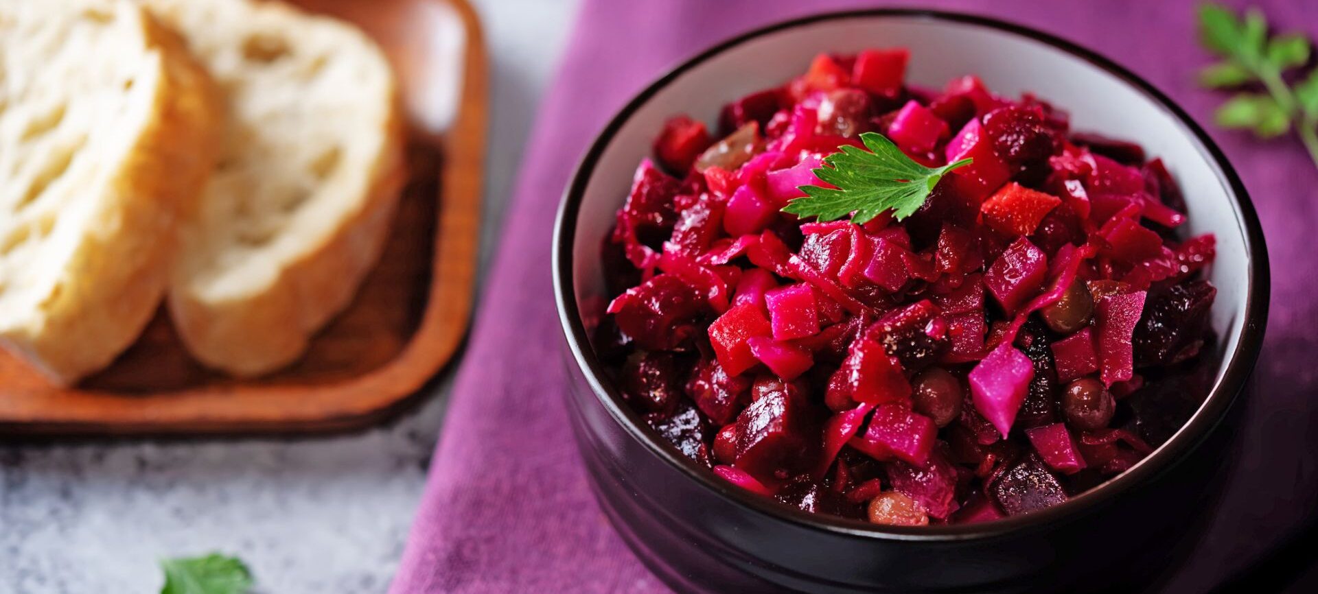 Äthiopischer Salat mit roter Bete und Zwiebeln