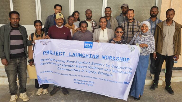 Ein Gruppenfoto mit den Teilnehmerinnen und Teilnehmern beim Kick-off-Meeting zum Start des neuen BMZ-Projekts.