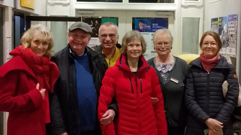 Eine Gruppe von sechs Personen, die den Arbeitskreis Neuss bilden.